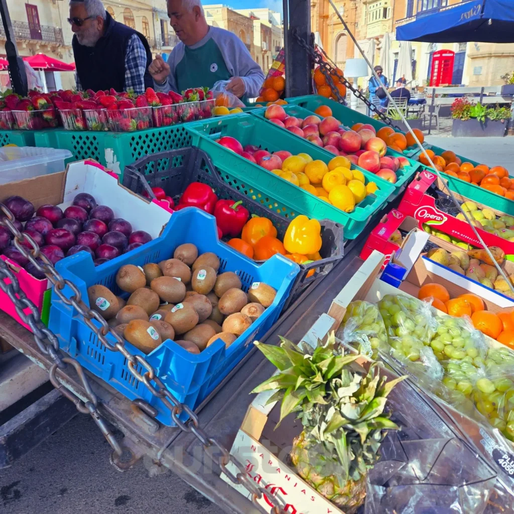 Piata de fructe proaspete din Marsaxlokk