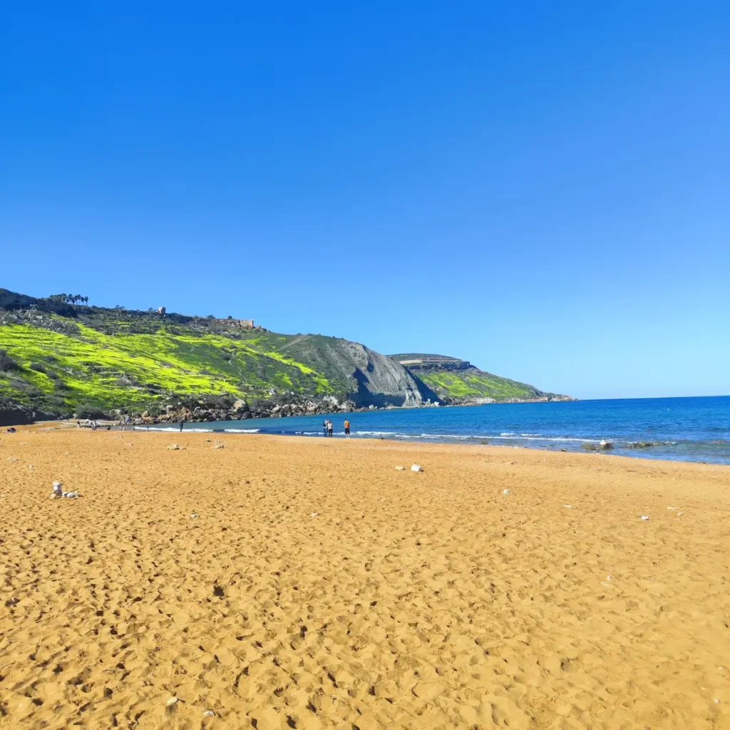 Ghid Turistic Malta - Vedere la Il Ramla Beach
