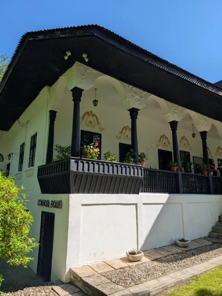 conacul bellu din urlati