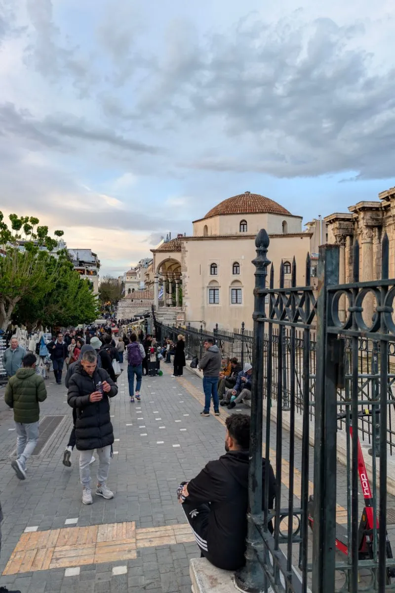 Turisti pe strazile Atenei