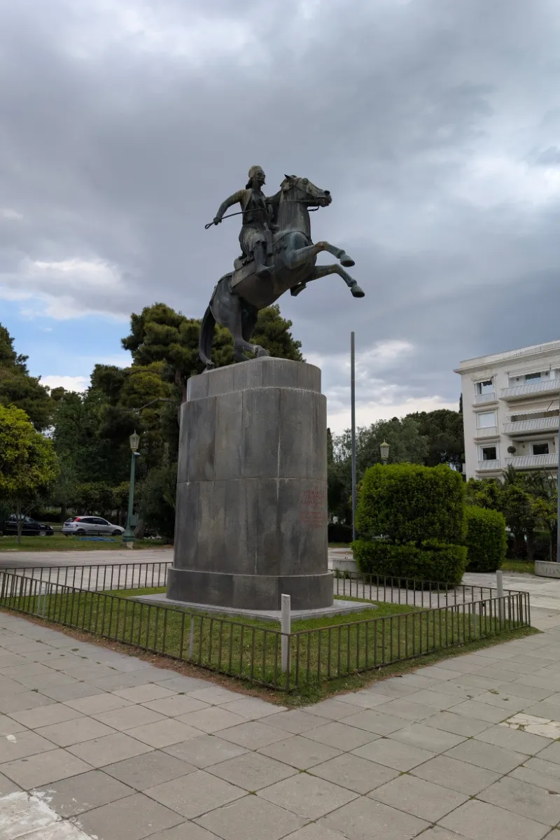 Statuia lui Georgios Karaiskakis — erou al Războiului de Independență al Greciei