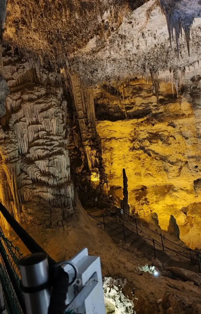 5 obiective turistice pe care sa nu le ratezi in Alghero 18 Interior din Grotta del Nettuno