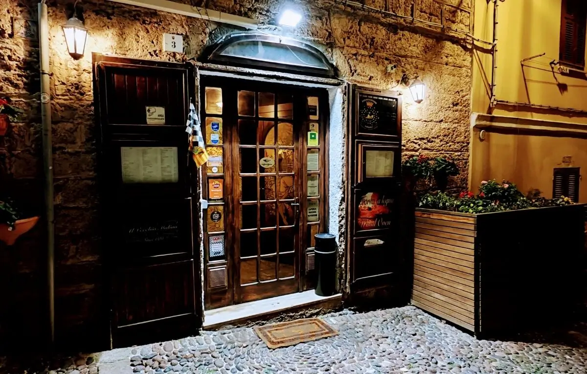 5 obiective turistice pe care sa nu le ratezi in Alghero 30 Restaurant local traditional in Alghero