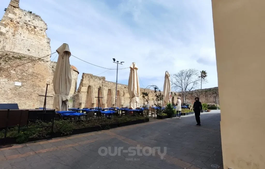 5 obiective turistice pe care sa nu le ratezi in Alghero 4 Piazza Civica Alghero