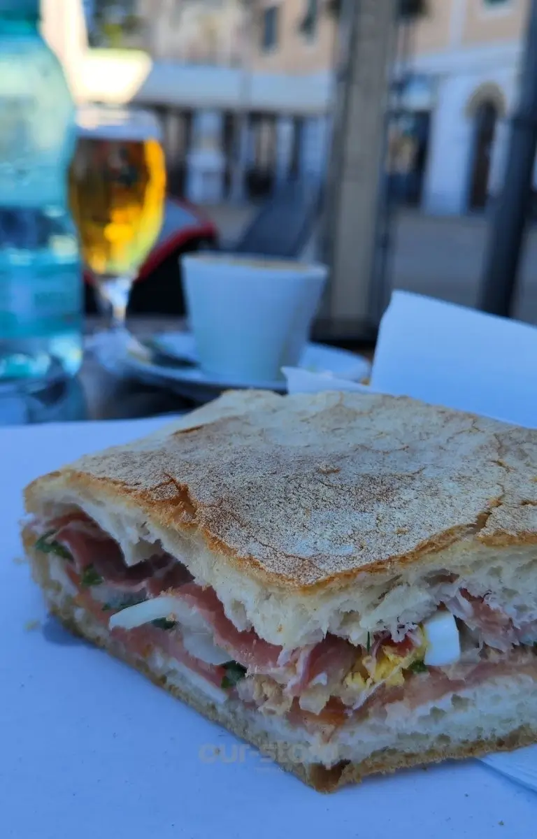 5 obiective turistice pe care sa nu le ratezi in Alghero 27 SAndwich traditional in Sardinia