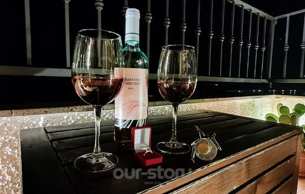 5 obiective turistice pe care sa nu le ratezi in Alghero 3 Sticla de vin Alghero