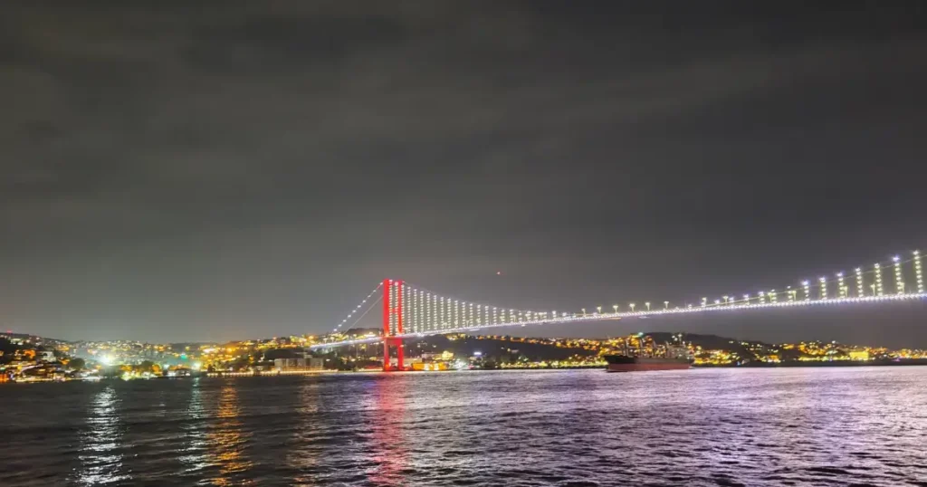 pod luminat de pe vasul de croaziera