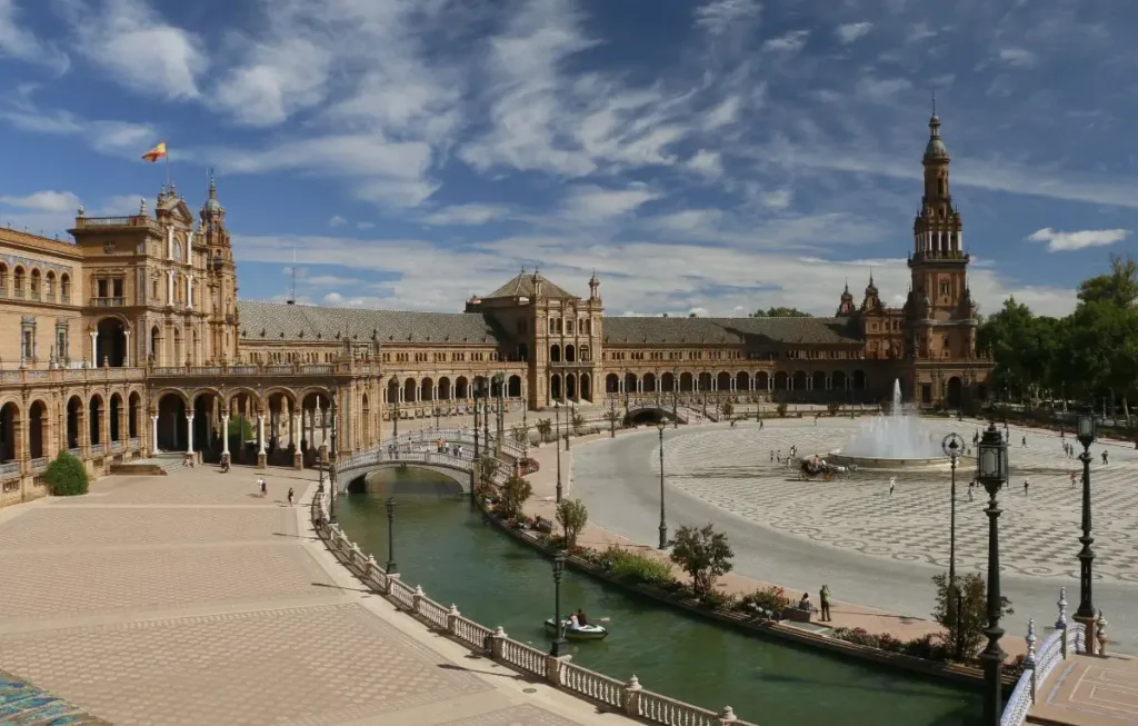 Top 10 Destinații City Break Low Budget: Călătorește Ieftin Fără Să Sacrifici Experiența 6 Sevilla