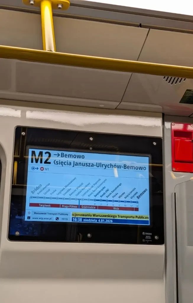 Panou cu afisaj digital care arata urmatoarea statie