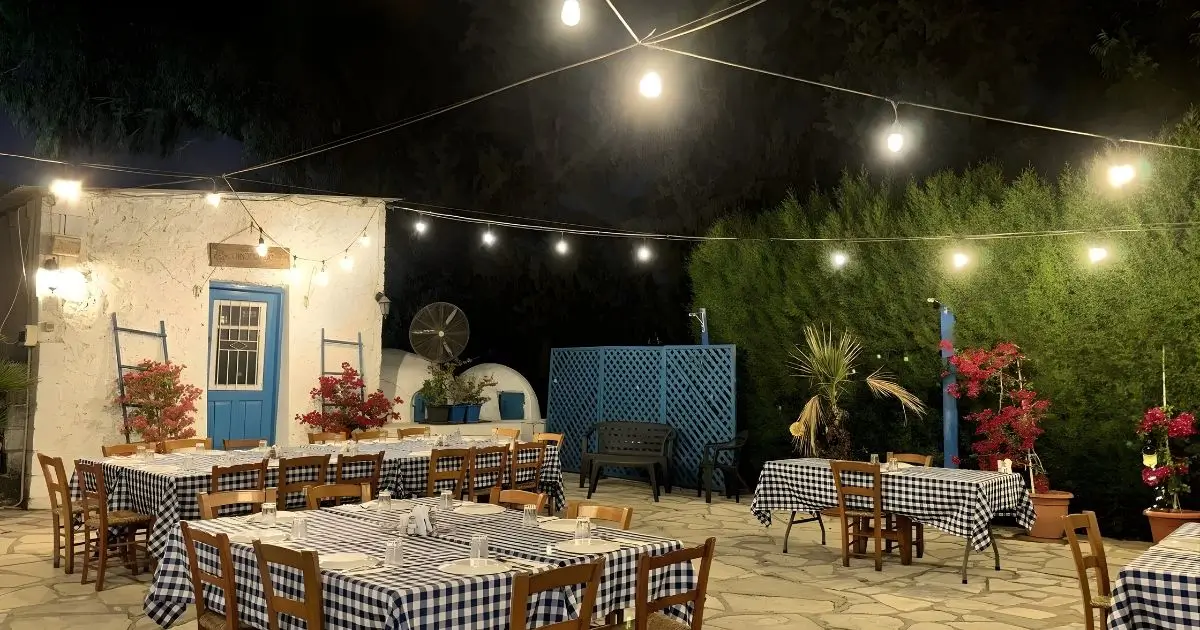 Our-story.ro | Ghiduri de Călătorie, Itinerarii Detaliate & Sfaturi de Buget 14 Restaurante larnaca