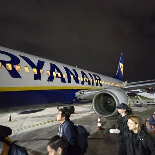 Avionul Ryanair pe pista din Luqa, Malta