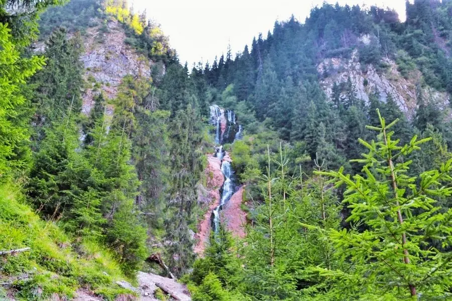 Cascada Cailor din Borșa, Maramureș — cădere de apă de 90 de metri în Parcul Național Munții Rodnei