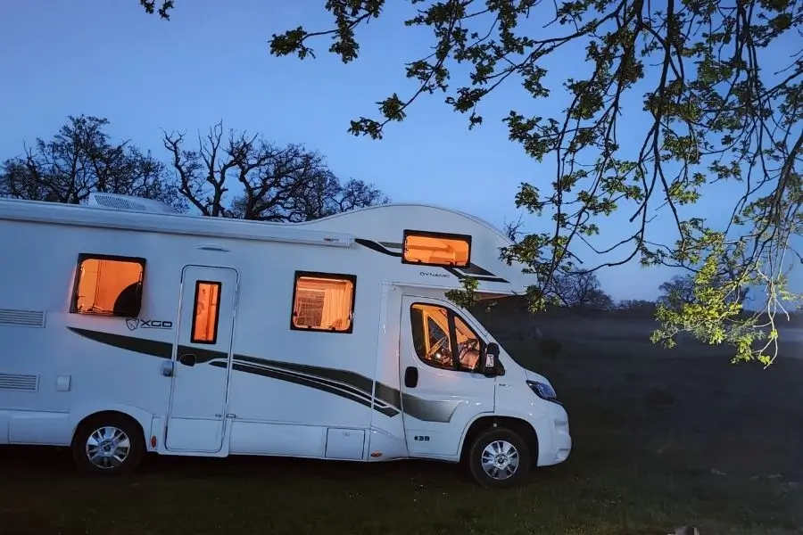 Stejari seculari de peste 500 de ani pe Platoul Breite lângă Sighișoara — rezervație naturală cu traseu hiking spre Biertan, ideal pentru ziua a doua a vizitei