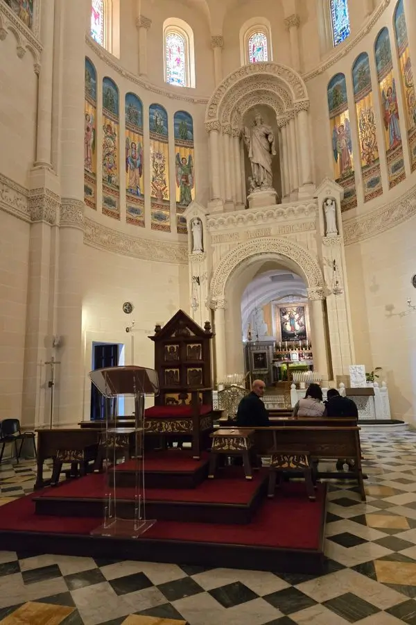 Interior din Bazilica Ta'Pinu din Gozo, Malta