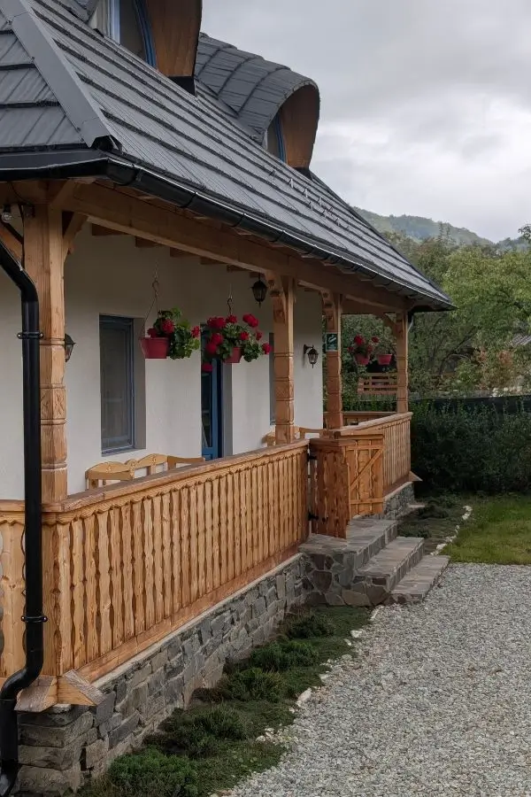 Pensiune tradițională din lemn în Vișeu de Sus, Maramureș — cazare autentică recomandată