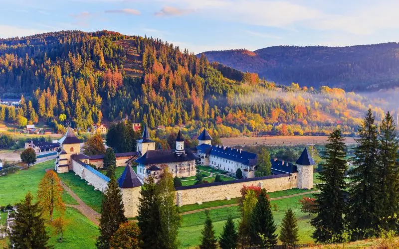 Mănăstirea Sucevița din Bucovina — fresce exterioare medievale UNESCO