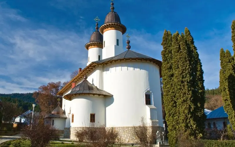 Descoperă România– Ghiduri de călătorie și experiențe 19 Mănăstirea Varatec din Neamț — manastire de maici