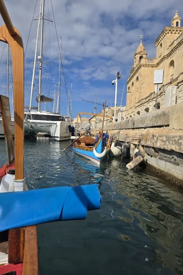 Locul de preluare cu barca tradițională dghajsa, în Cele Trei Orașe, Malta