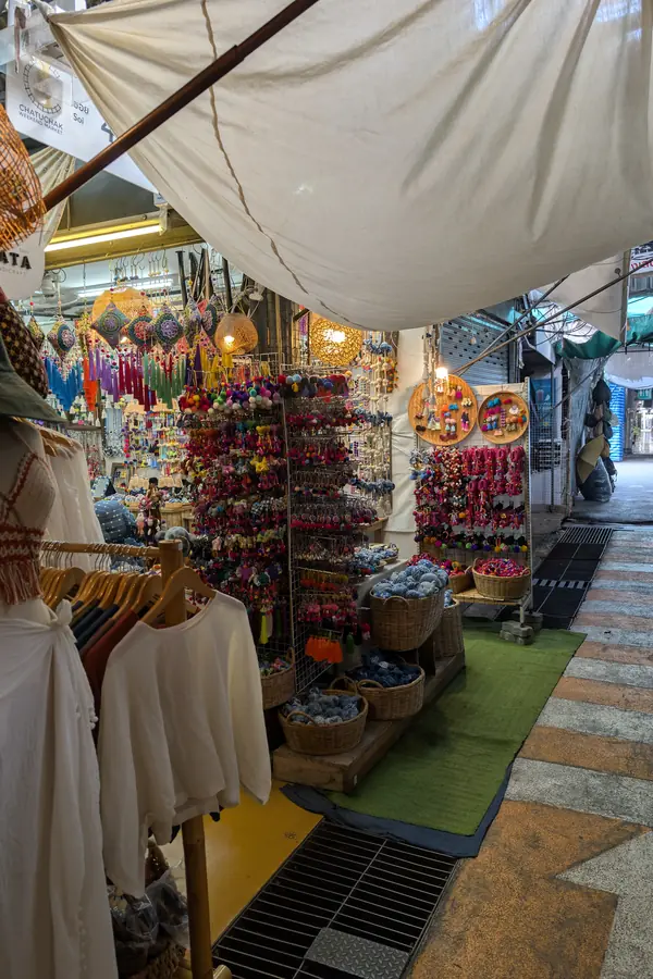 Magazin de suveniruri la Chatuchak Weekend Market, Bangkok