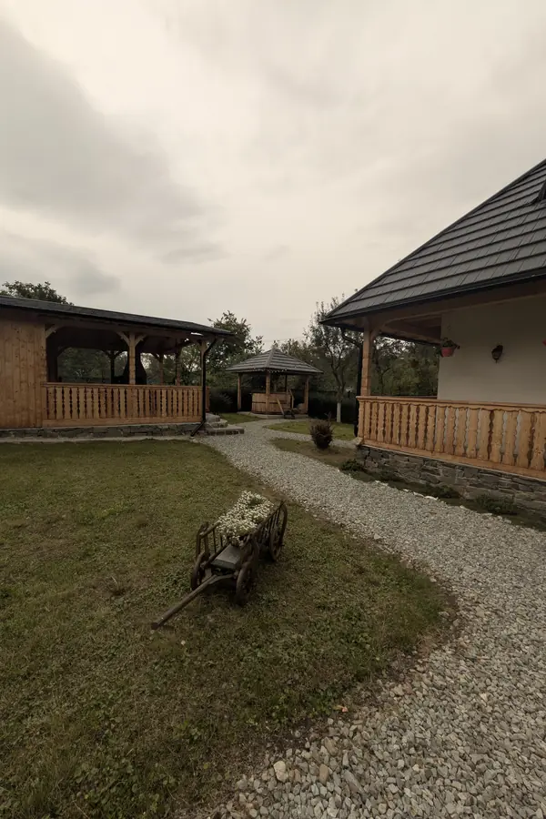 Pensiunea la Bunici, Curte Interioară, Maramures