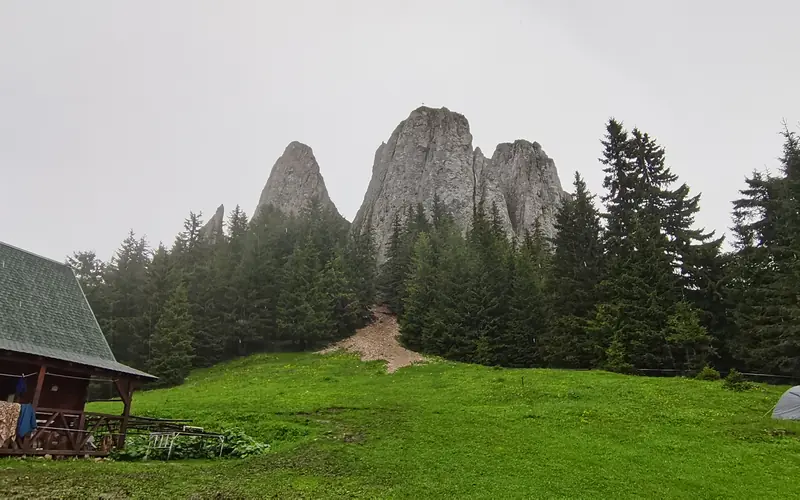 Hășmașul Mare și Cheile Bicazului — drumeție în Carpații de Est