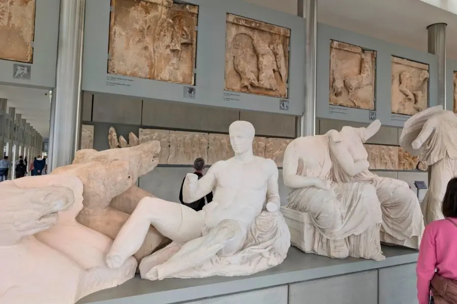 Statui reprezentative ale zilelor și personalităților din Antichitate