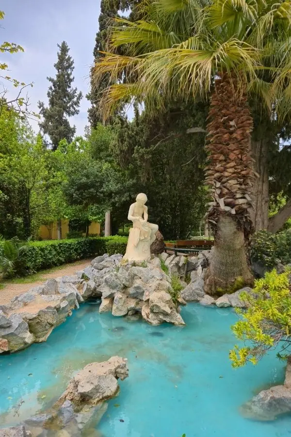 o scenă din Grădina Națională din Atena, Grecia